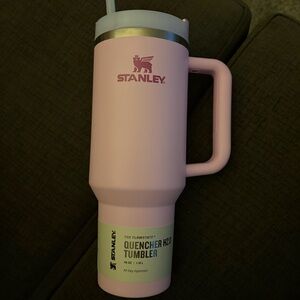 Stanley Pink Quencher H2.0 Tumbler with Handle
